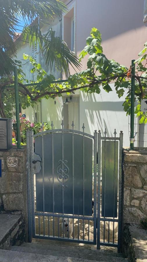 Apartman Annamaria Cres Bagian luar foto